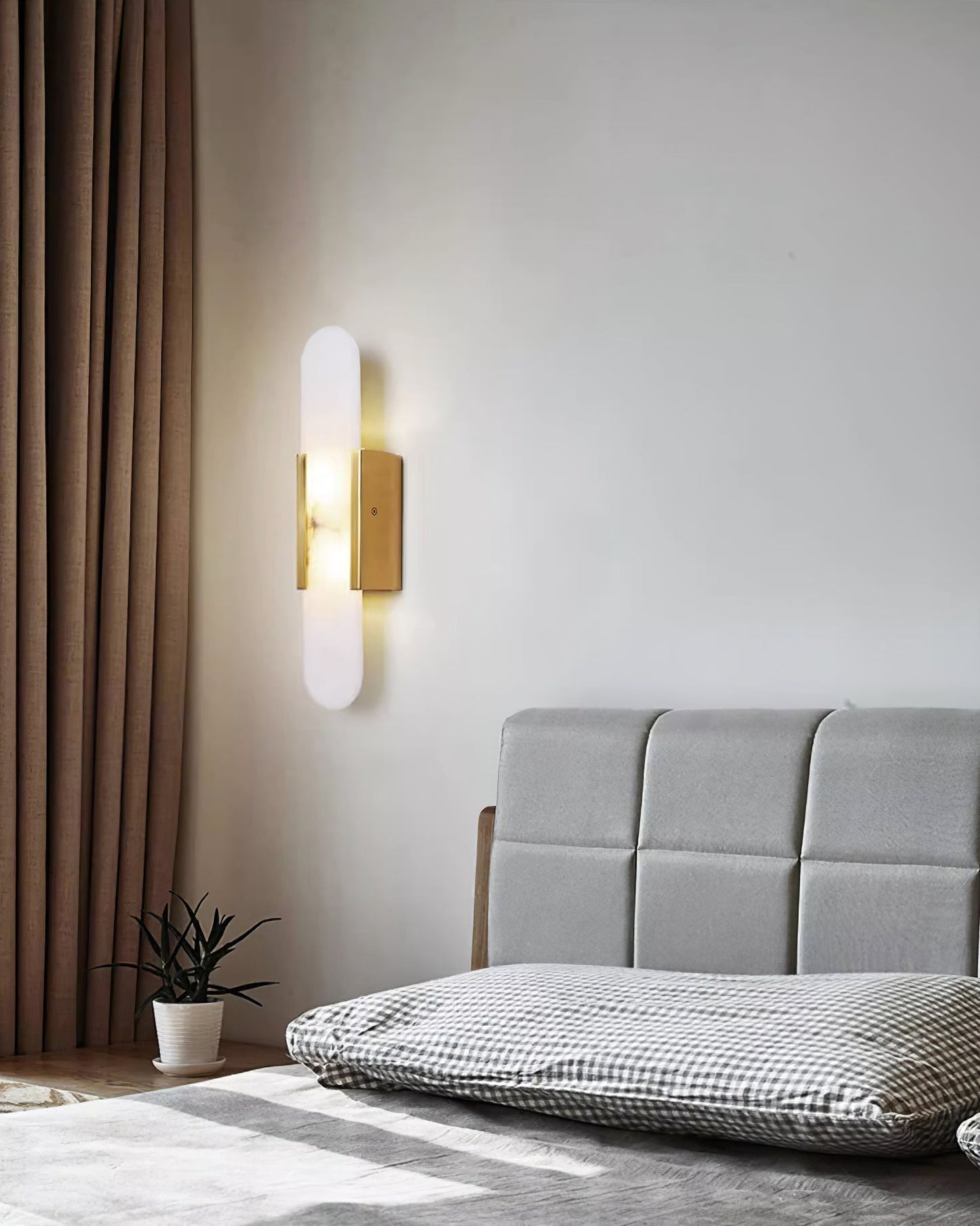 Applique Murale en Albâtre – Lampe murale élégante avec accent en laiton décoratif